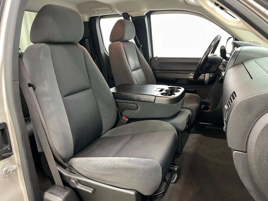 Used 2009 Chevrolet Silverado 2500 LT w/ Exterior Plus Package image 34