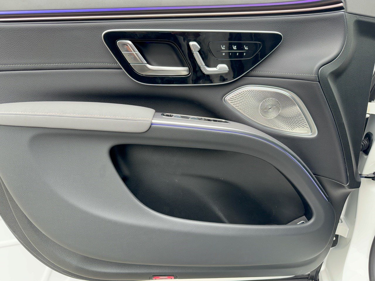 New 2027 Mercedes-Benz EQS 400 4MATIC SUV image 14
