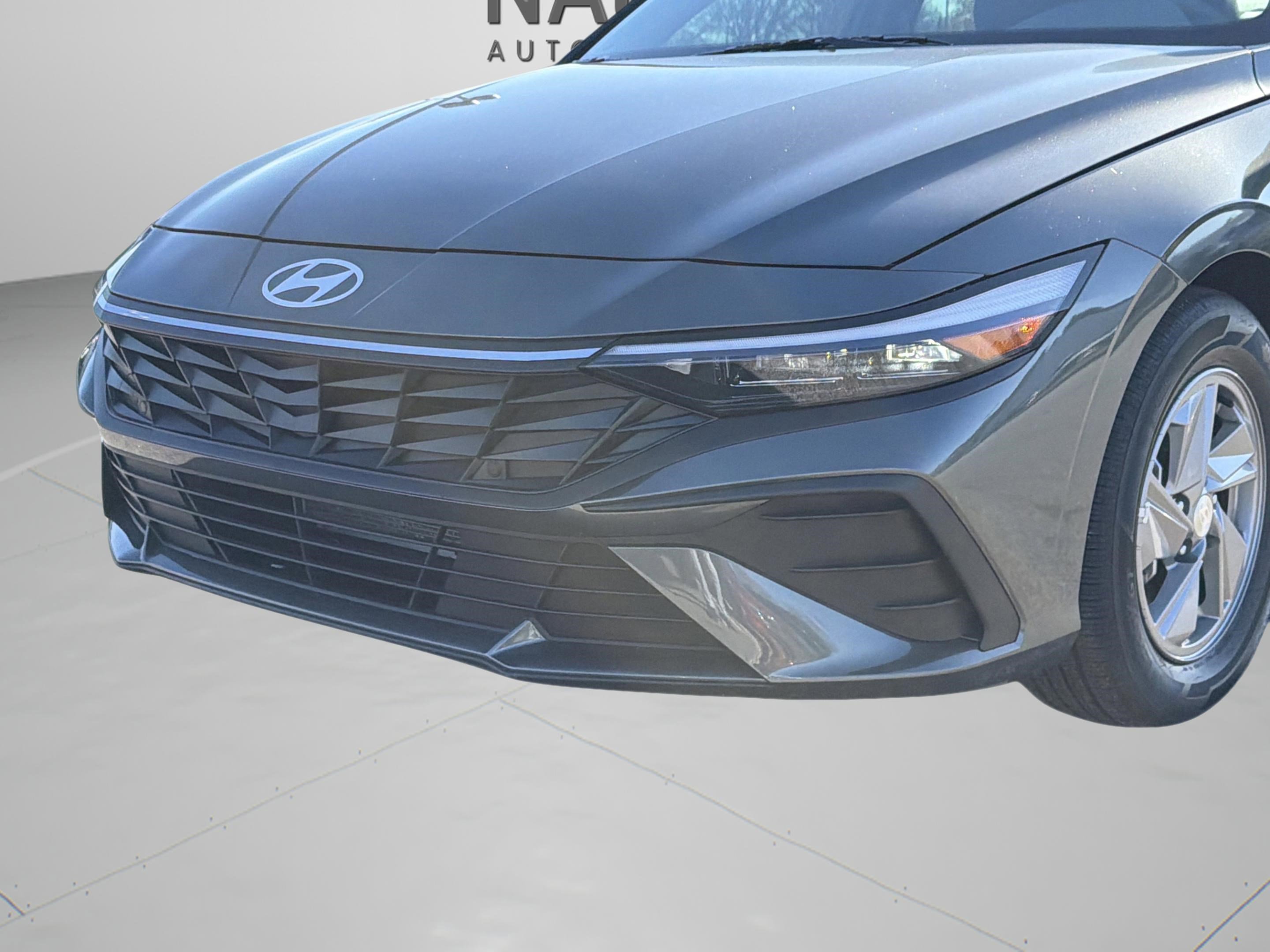 Used 2025 Hyundai Elantra SE image 29