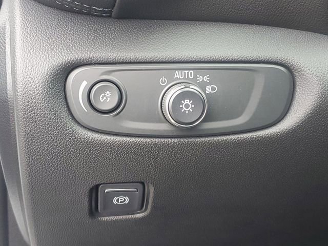 Used 2021 Chevrolet Blazer LT FWD image 18