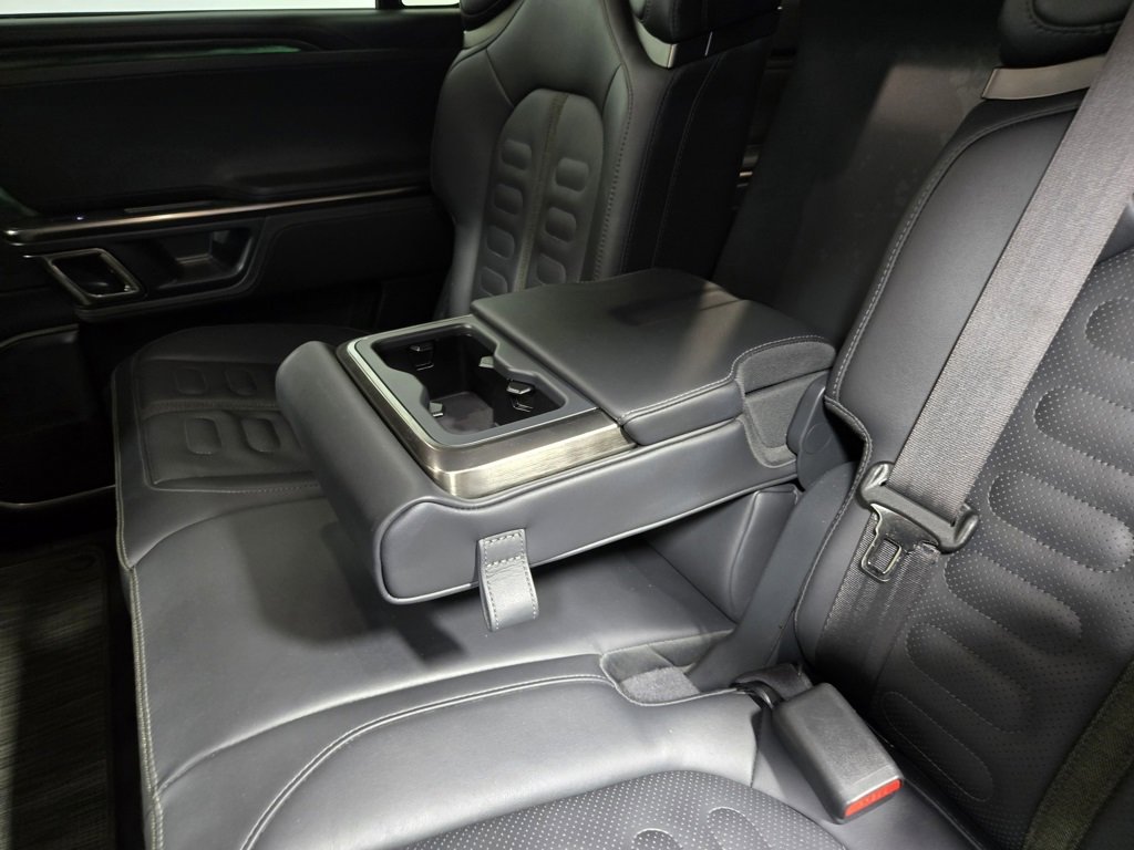 Used 2022 Rivian R1S Launch Edition image 31