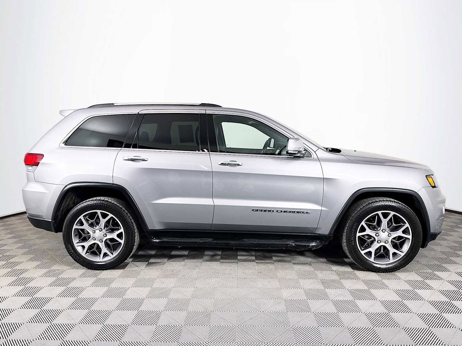 Used 2020 Jeep Grand Cherokee Limited w/ Premium Lighting Group image 4