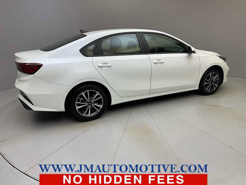 Used 2024 Kia Forte LXS FWD image 5