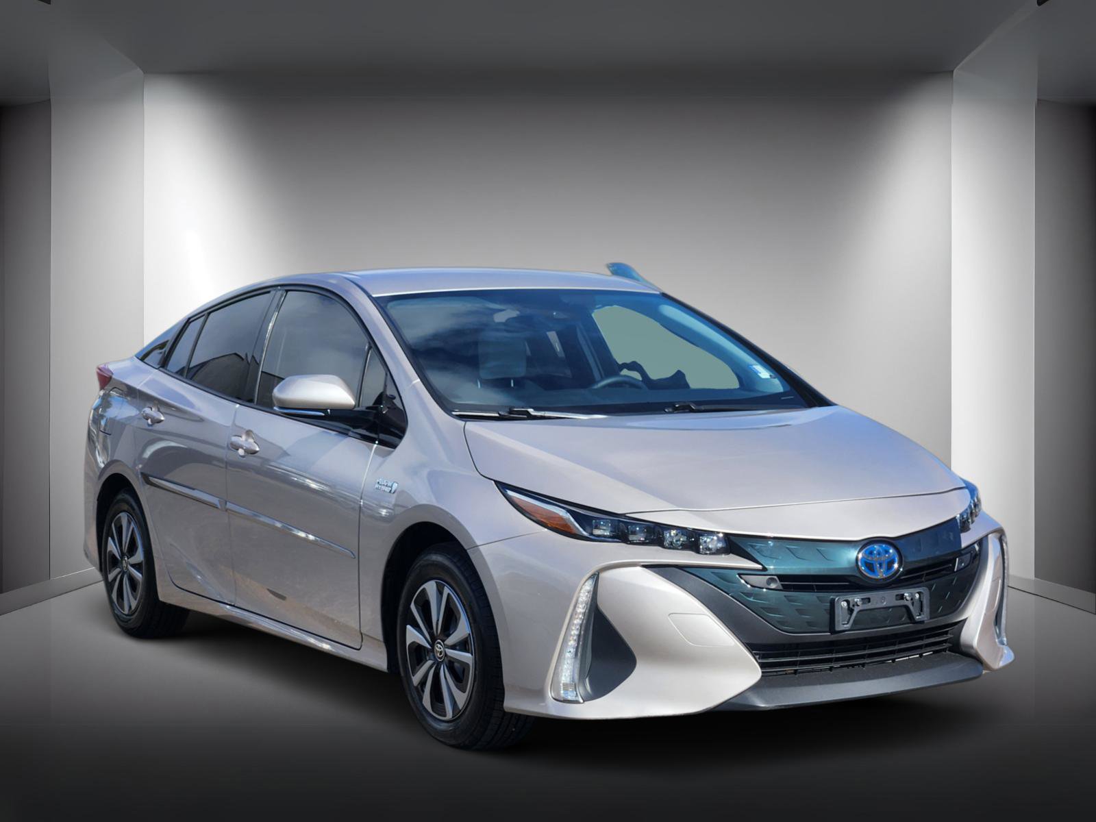 Used 2018 Toyota Prius Prime Premium image 4