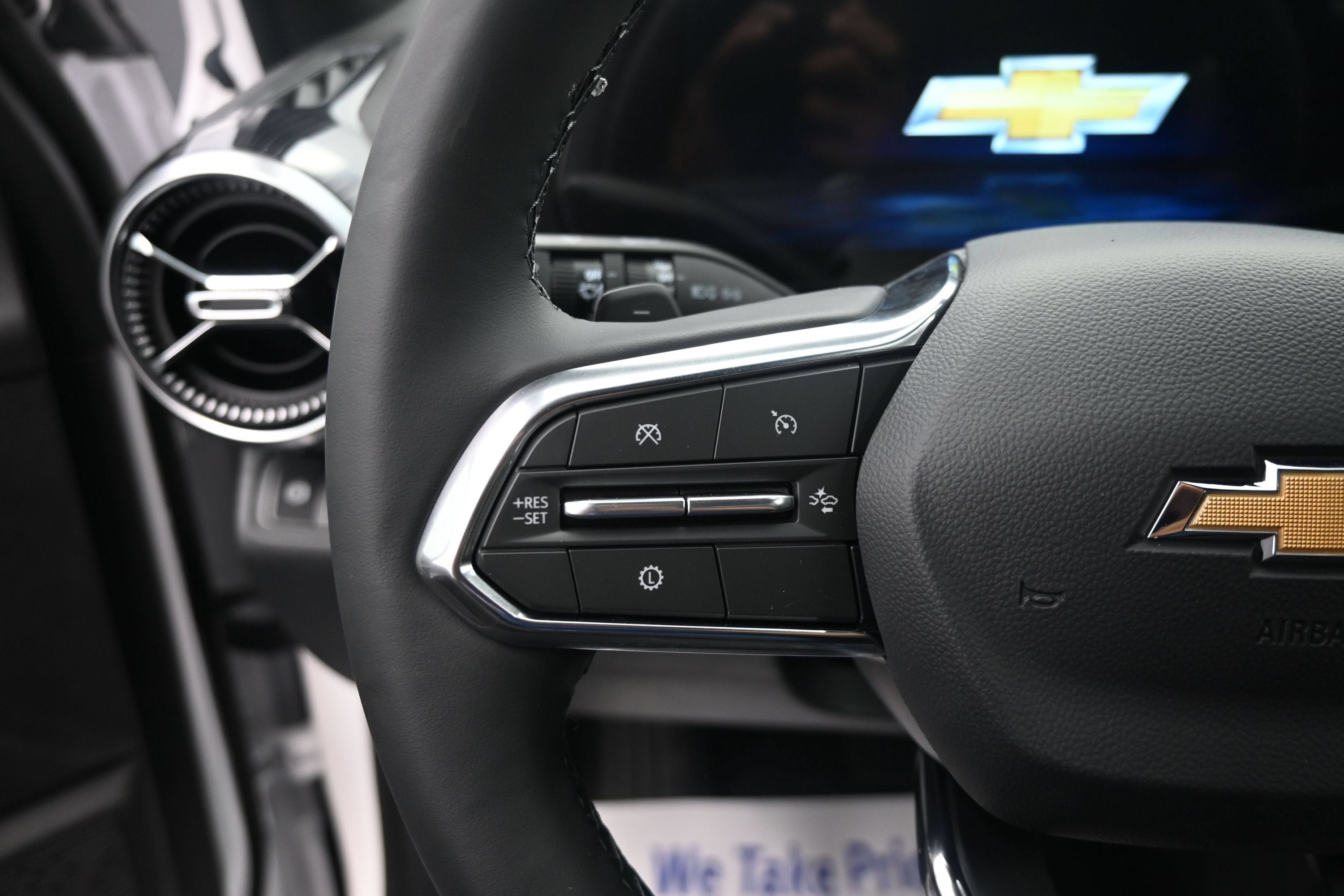 New 2027 Chevrolet Equinox LT w/ Convenience Package II FWD image 13