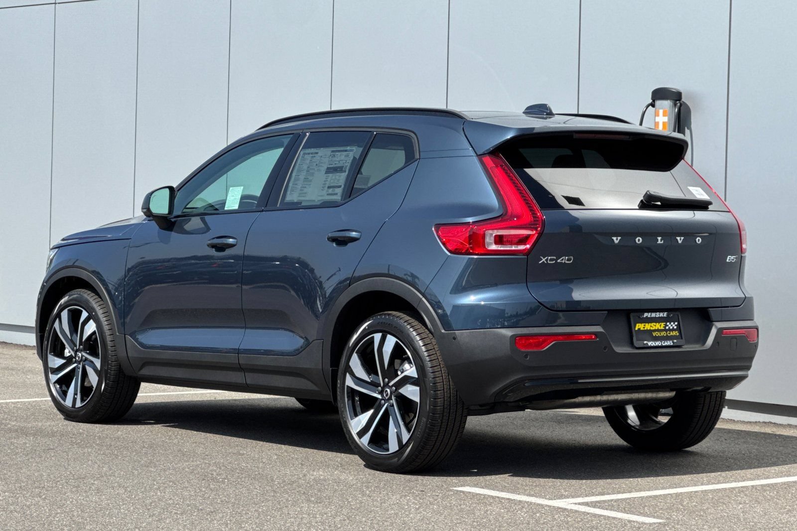 New 2026 Volvo XC40 B5 Ultra w/ Climate Package AWD/4WD image 3