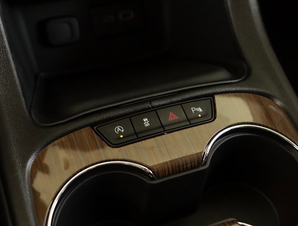 Used 2023 GMC Acadia SLE w/ Driver Convenience Package image 16