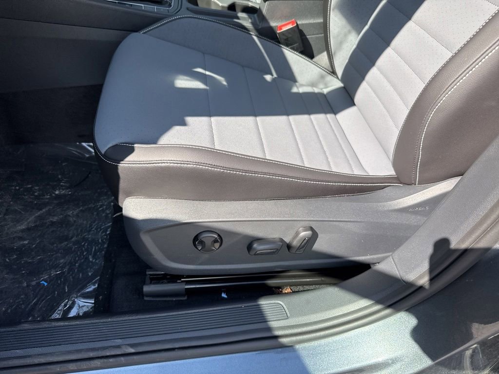 New 2026 Volkswagen Jetta SE FWD image 18