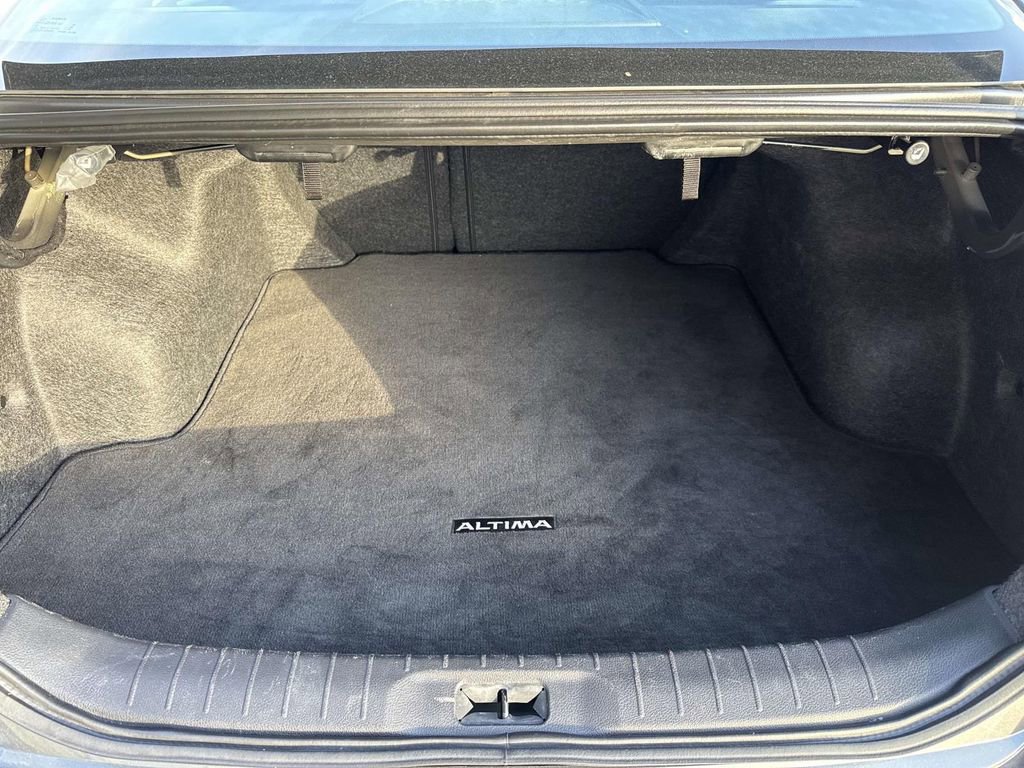 Used 2025 Nissan Altima 2.5 SV image 9