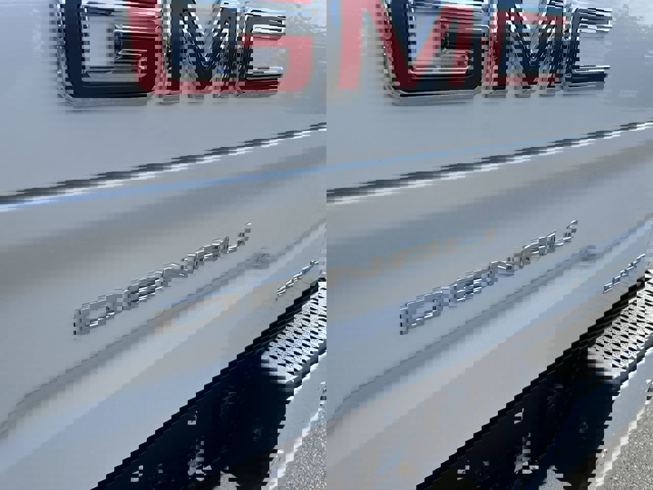 Used 2023 GMC Sierra 1500 Denali w/ Technology Package image 12