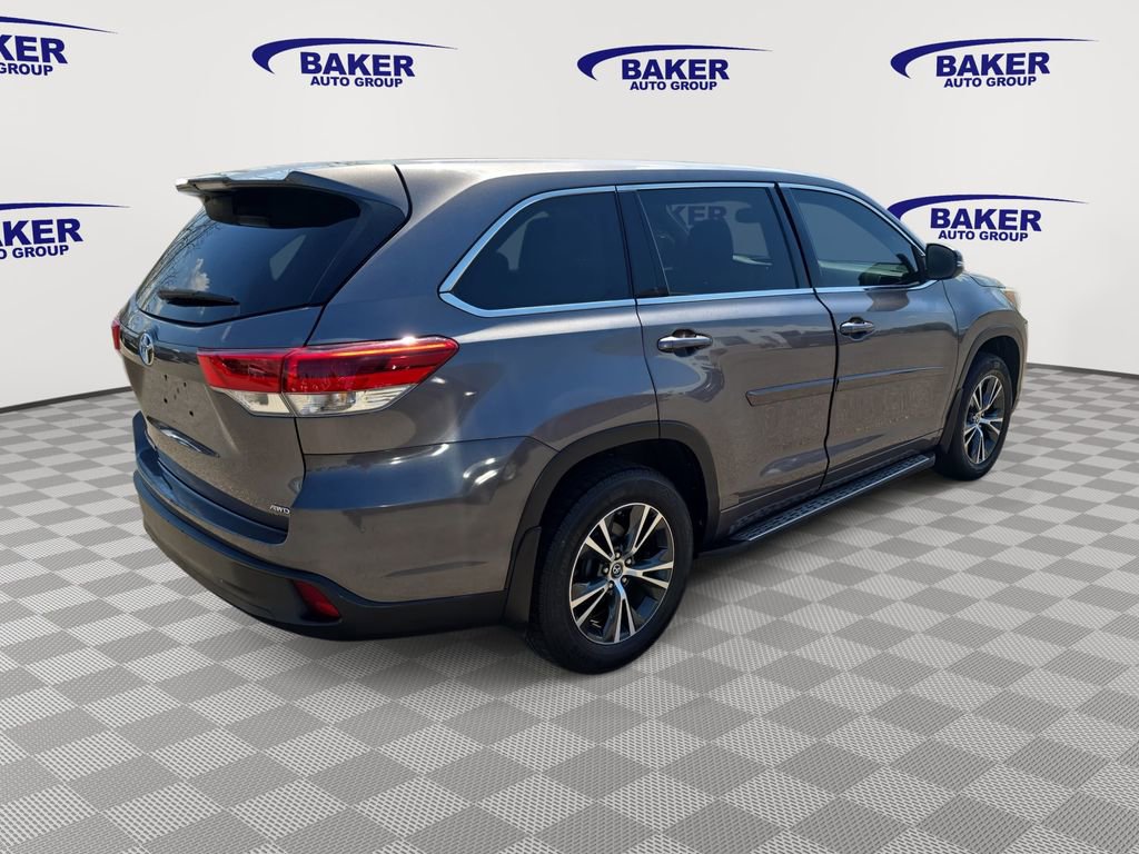 Used 2018 Toyota Highlander LE AWD/4WD image 5
