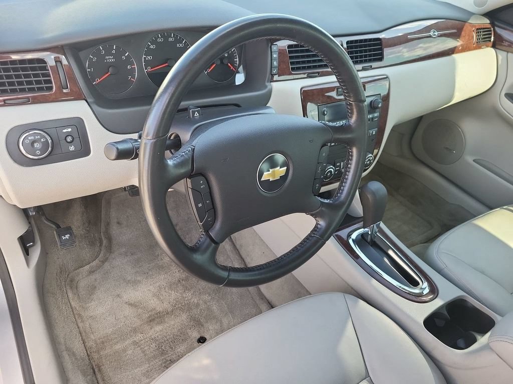 Used 2011 Chevrolet Impala LT w/ Luxury Edition Package FWD image 16