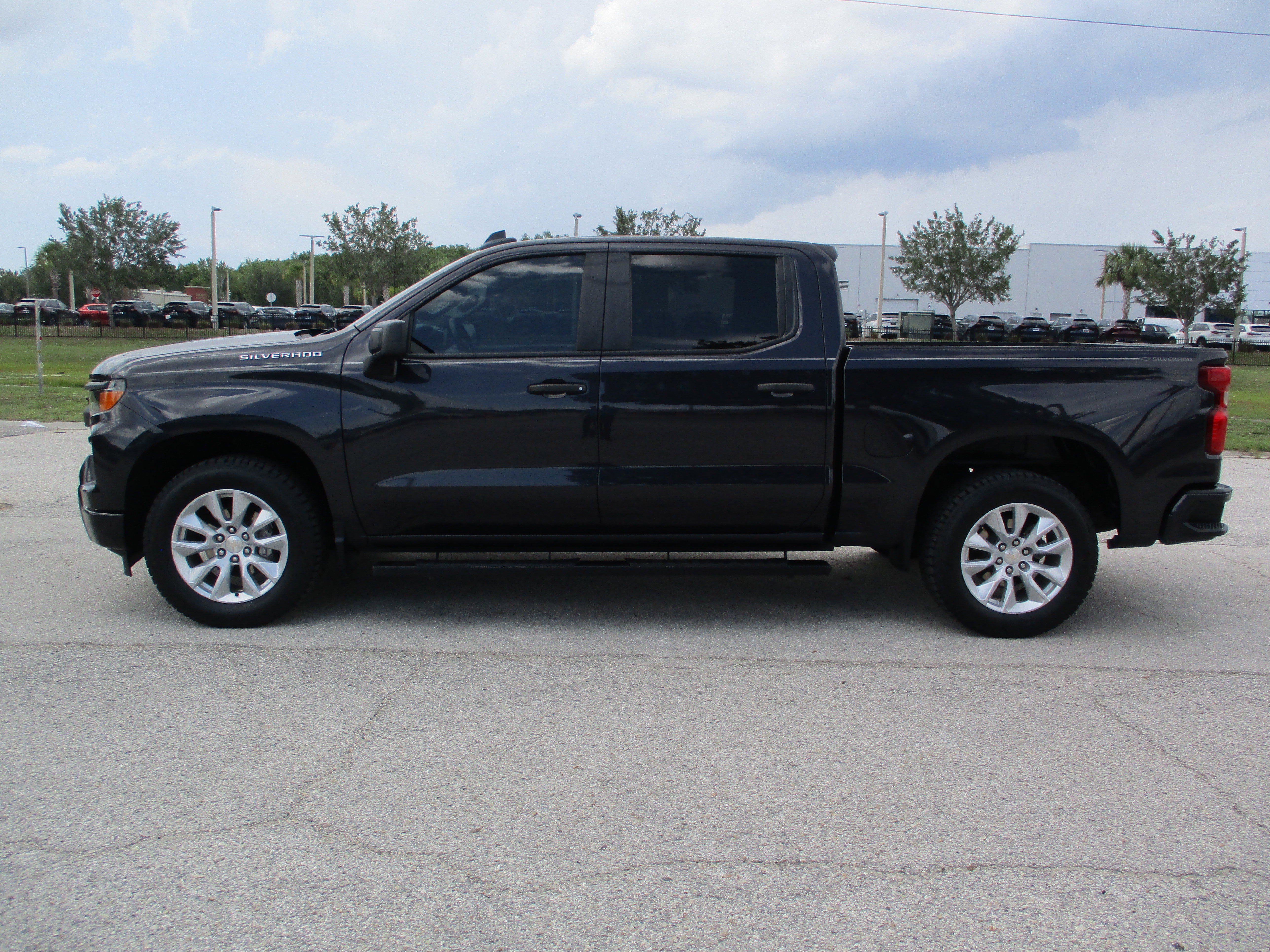 Used 2023 Chevrolet Silverado 1500 Custom image 4