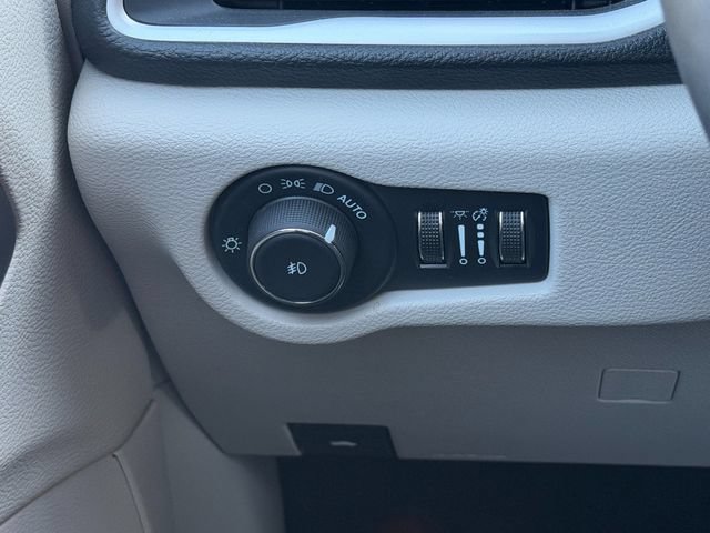 Used 2024 Chrysler Pacifica Limited FWD image 22