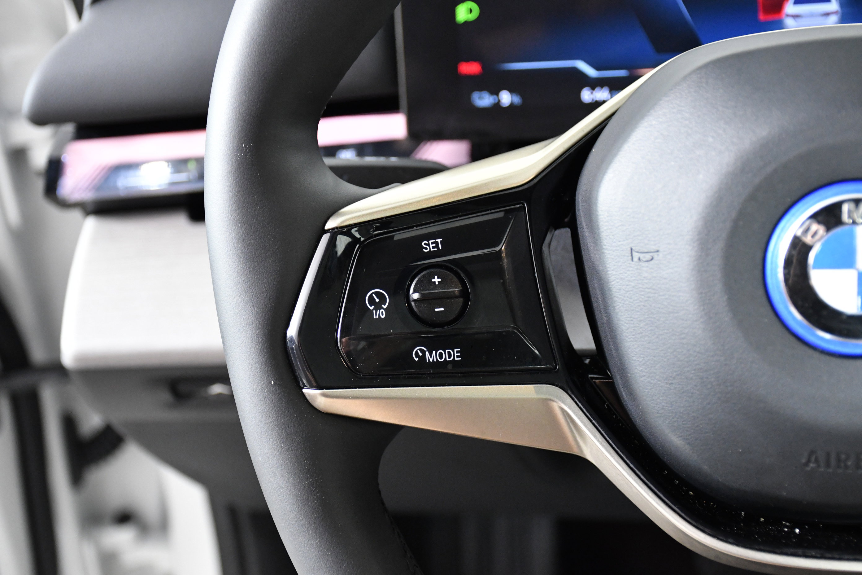 Used 2025 BMW i5 eDrive40i w/ Executive Package image 11