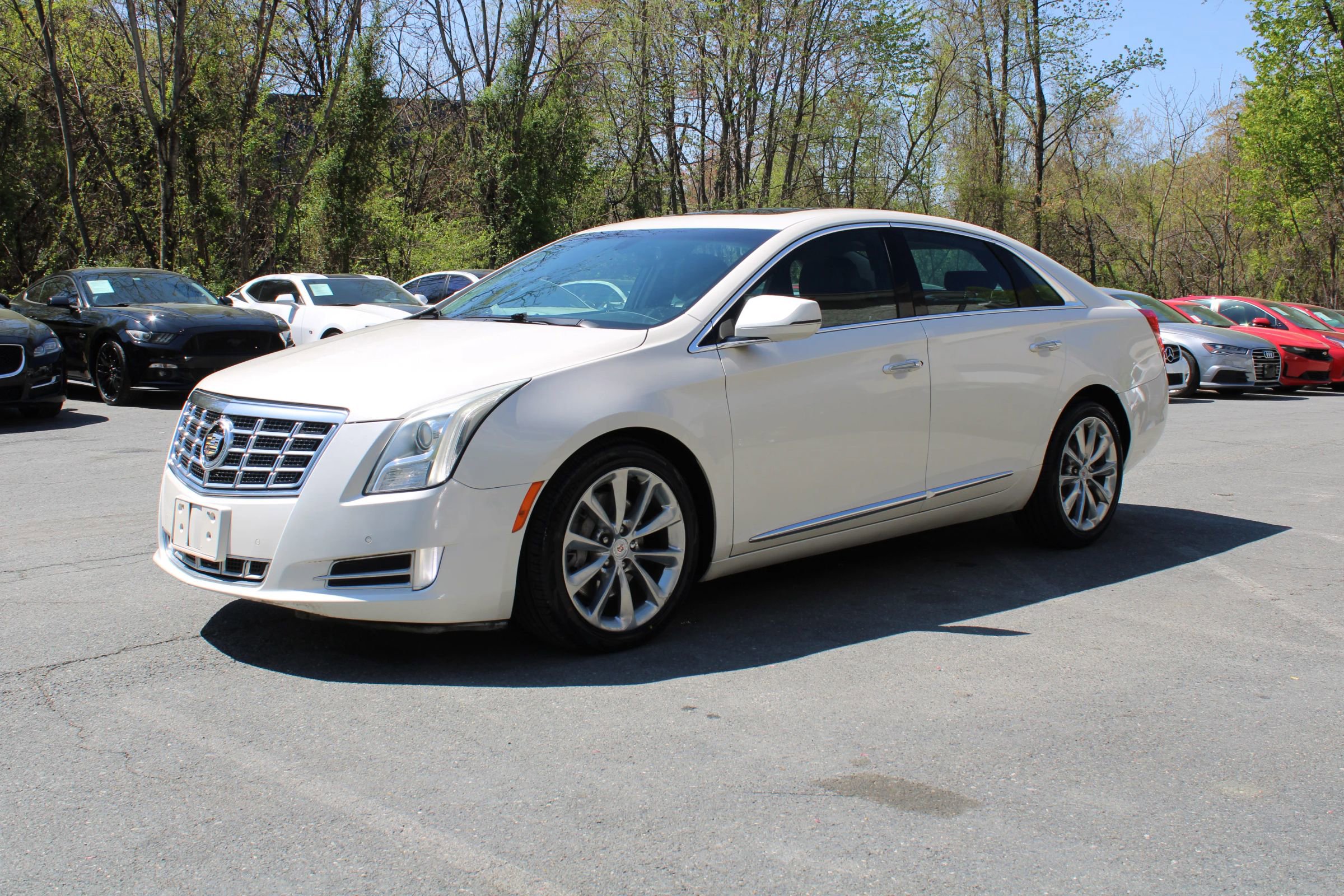 Used 2013 Cadillac XTS Luxury image 3