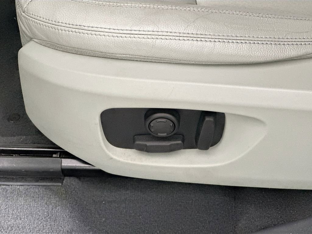 Used 2018 Land Rover Discovery Sport SE image 22