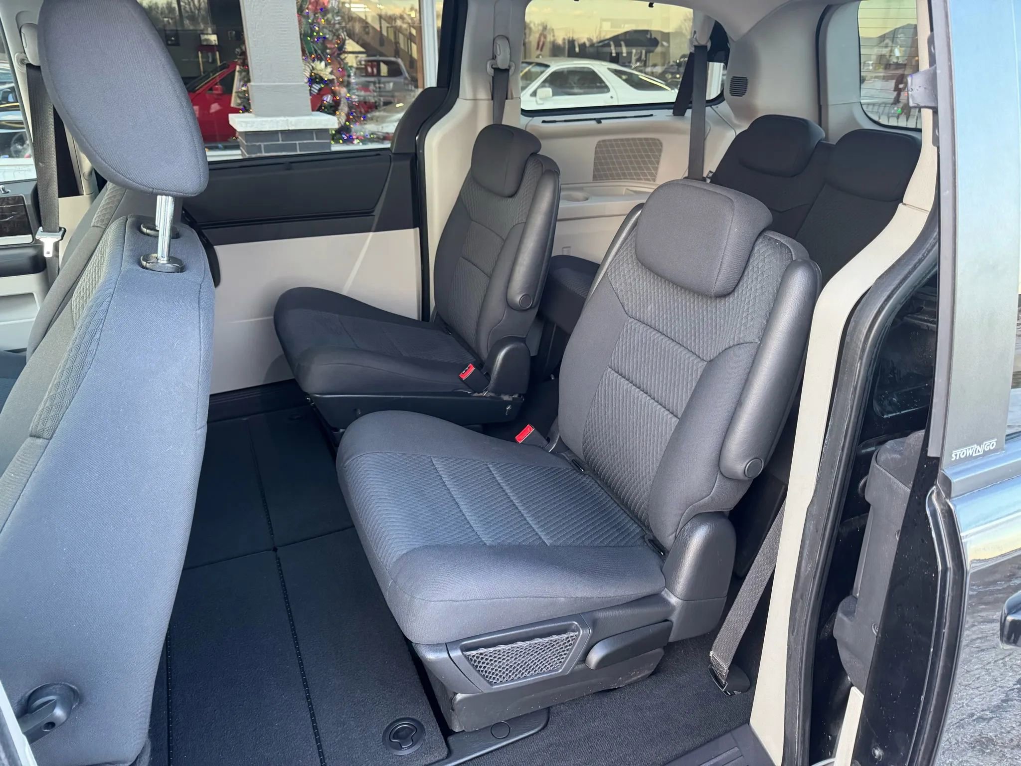 Used 2010 Dodge Grand Caravan SXT w/ Family Value Group FWD image 13