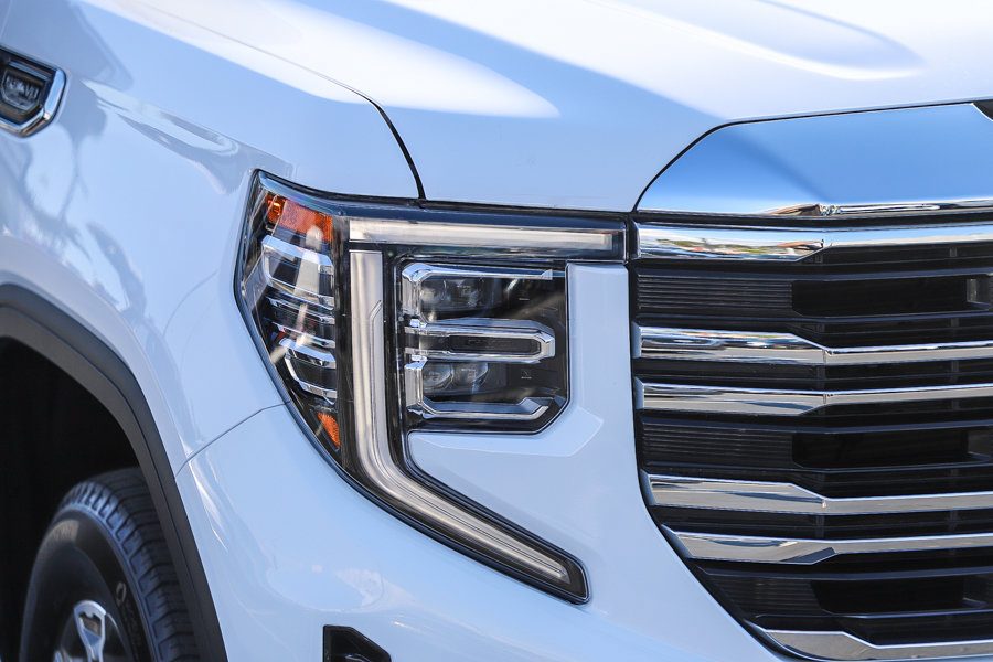 Used 2026 GMC Sierra 1500 SLT RWD image 4