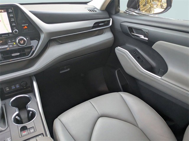 Used 2022 Toyota Highlander XLE image 18