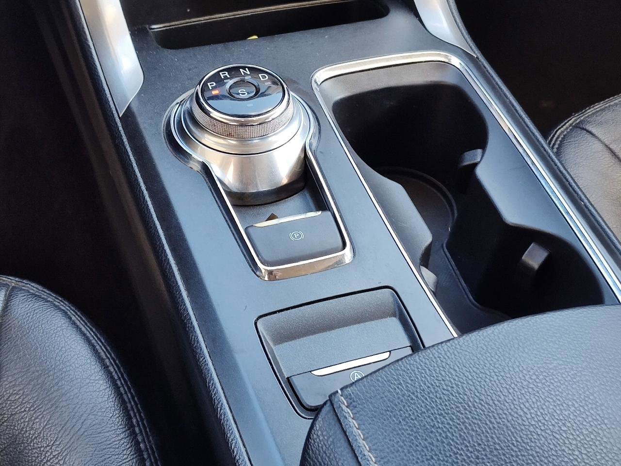 Used 2019 Ford Fusion SE image 19