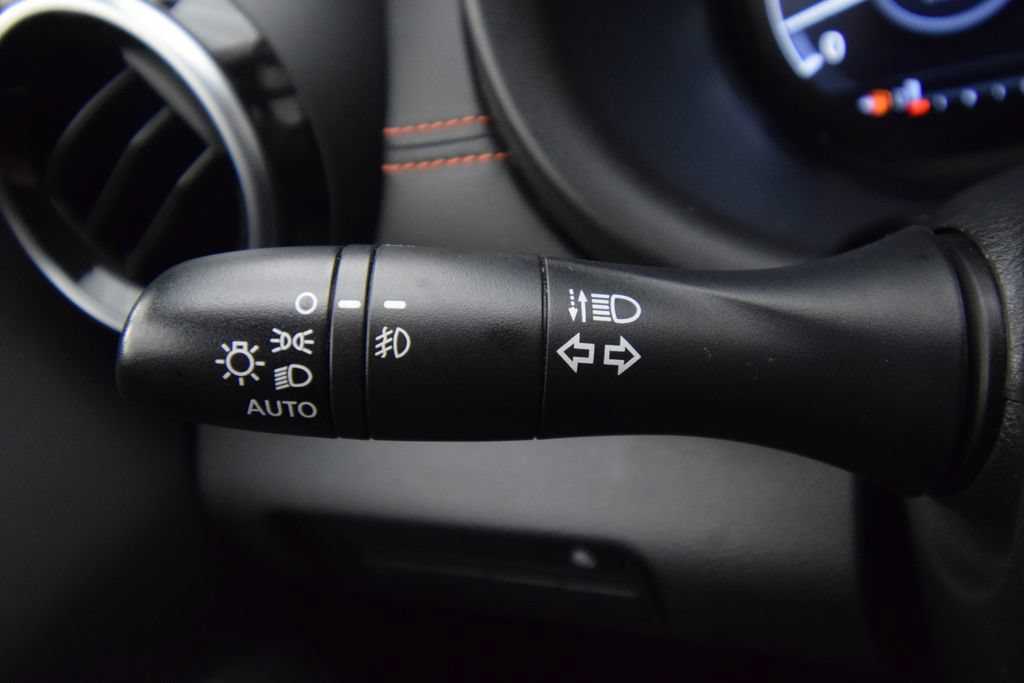 Used 2021 Nissan Kicks SR w/ SR Premium Package FWD image 29