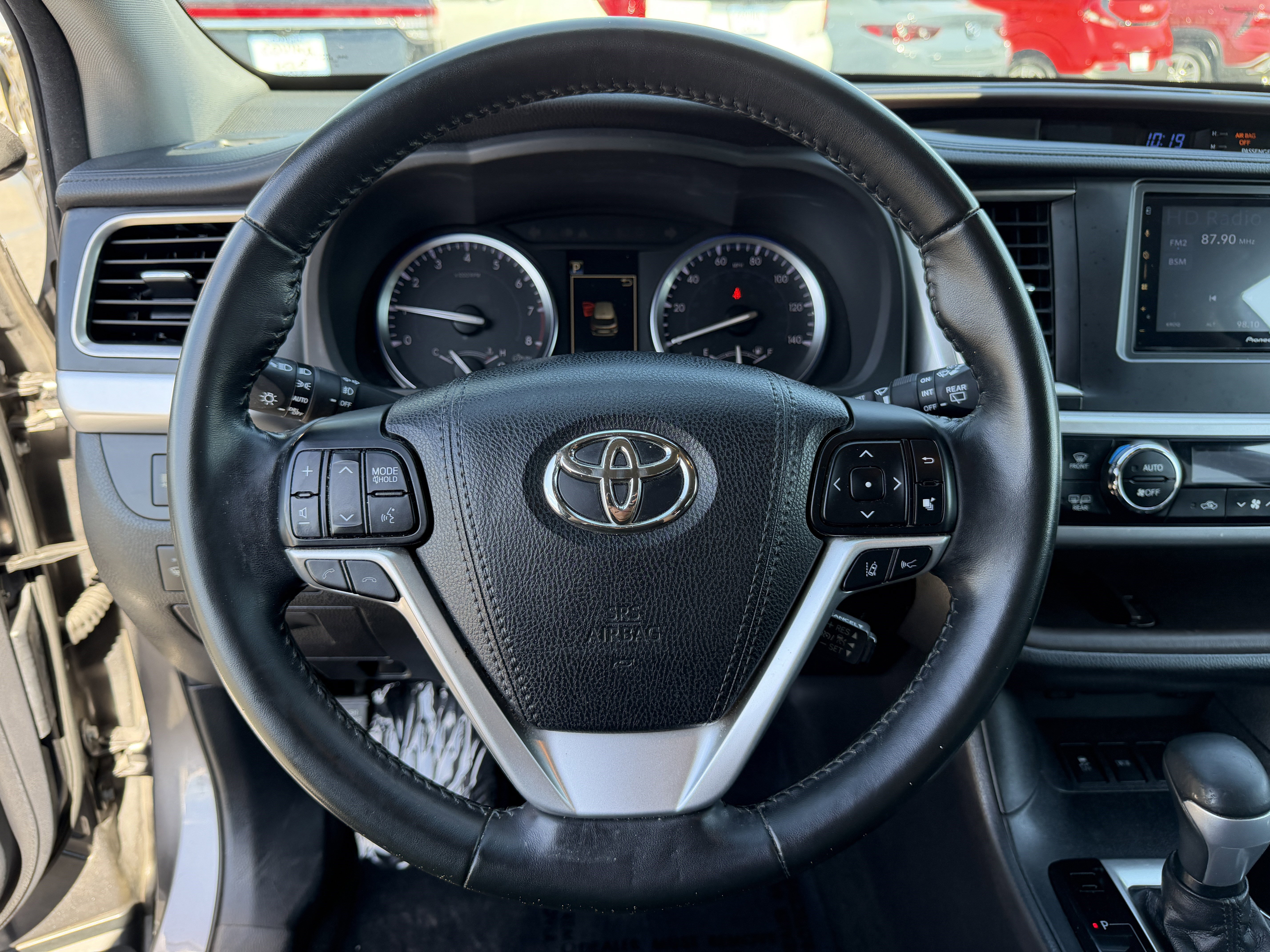Used 2018 Toyota Highlander XLE FWD image 19