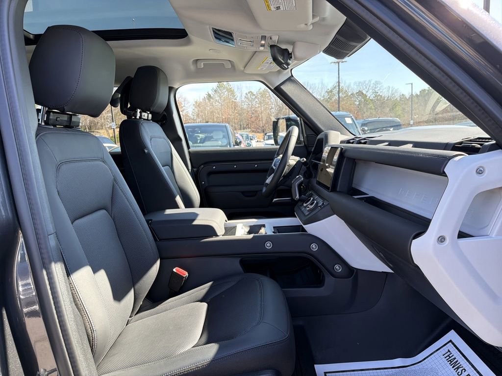 Used 2025 Land Rover Defender 110 S image 16