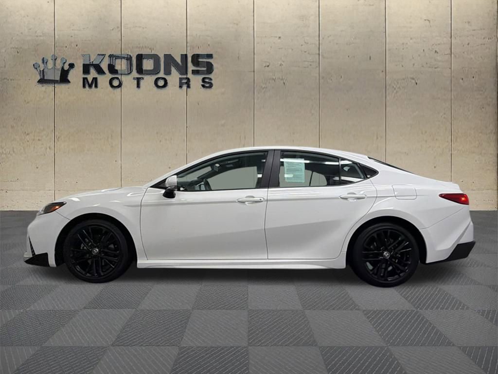 Used 2025 Toyota Camry SE image 4