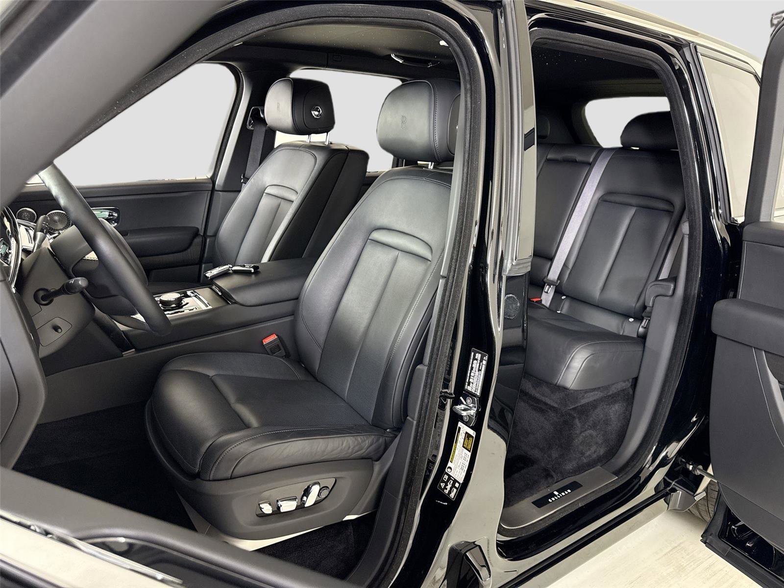 Used 2025 Rolls-Royce Cullinan AWD/4WD image 14