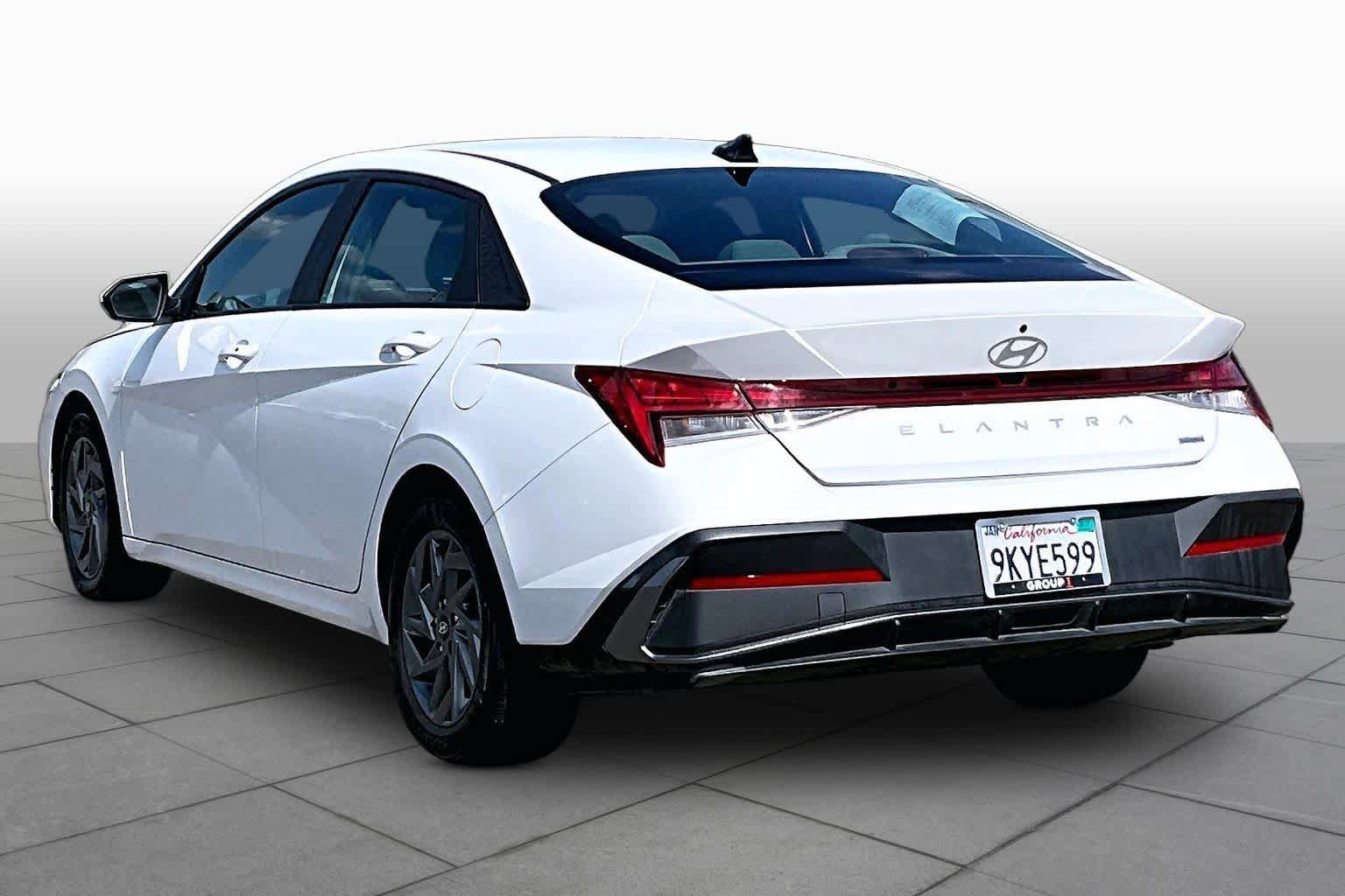 Used 2024 Hyundai Elantra Blue FWD image 11