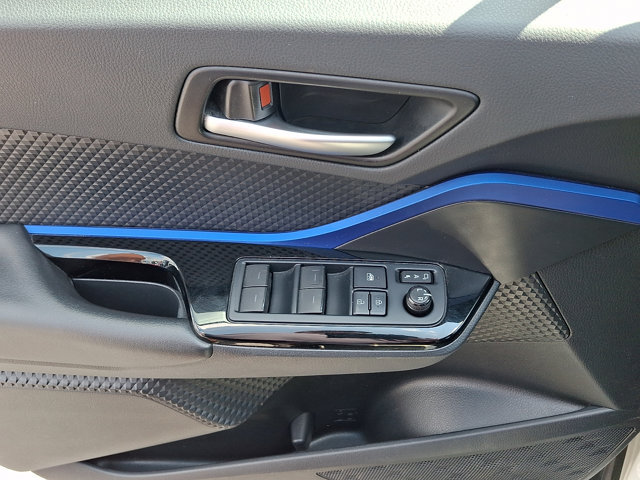 Used 2020 Toyota C-HR XLE FWD image 12