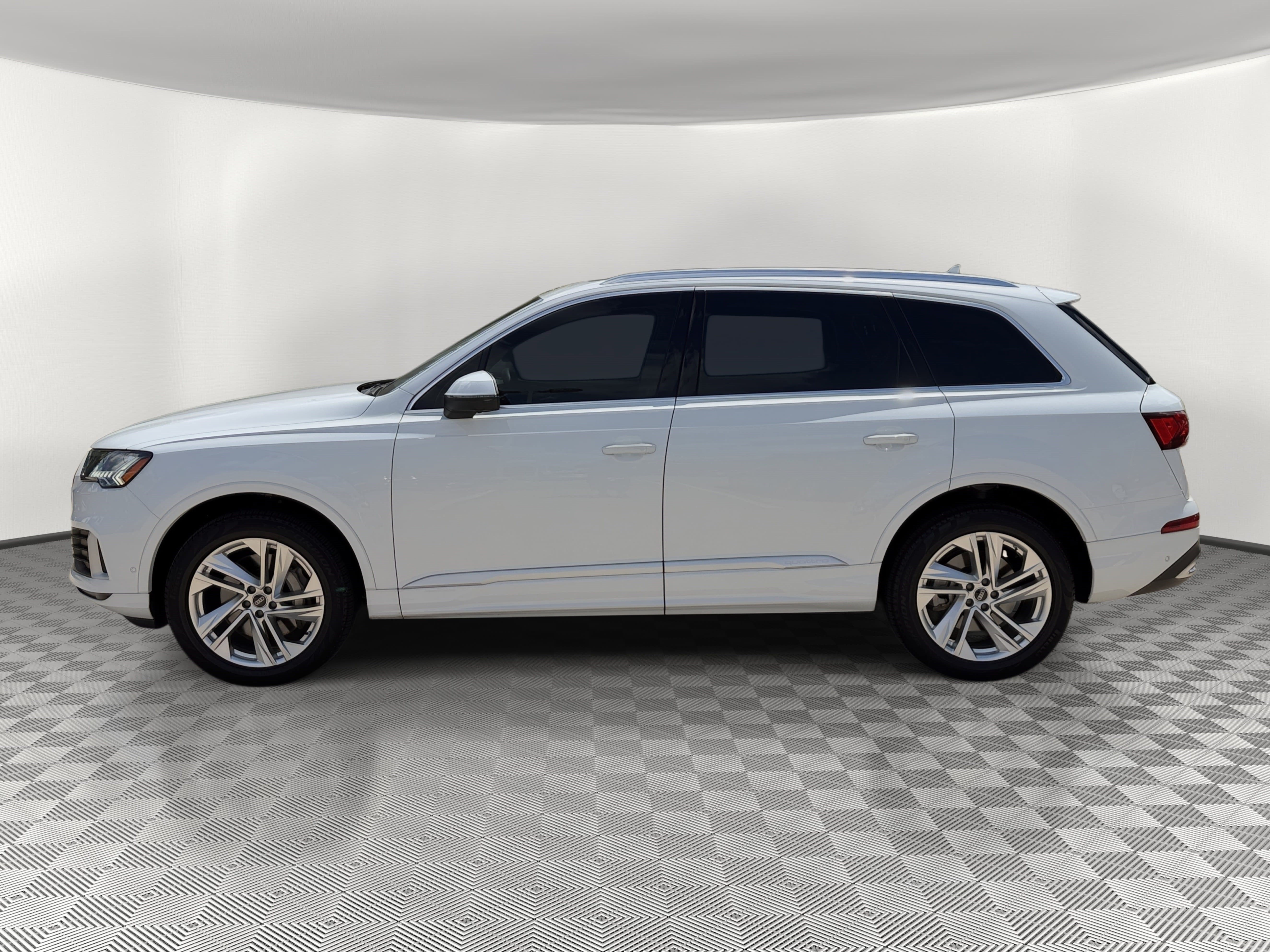 Certified 2024 Audi Q7 2.0T Premium Plus w/ Premium Plus Package AWD/4WD image 2
