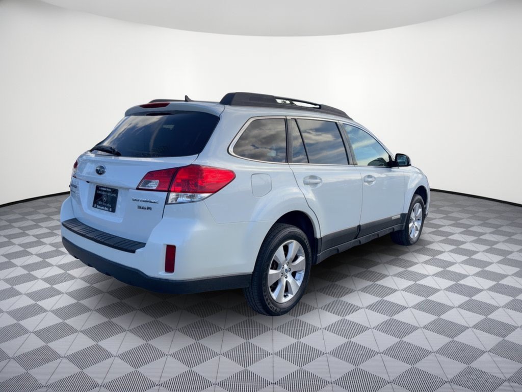 Used 2012 Subaru Outback 3.6R Limited w/ Moonroof Pkg AWD/4WD image 9