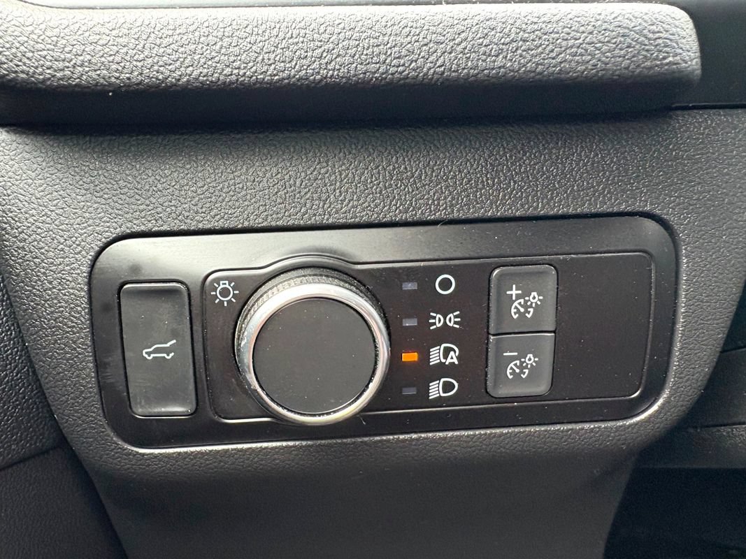Used 2022 Ford Escape SE w/ SE Sport Appearance Package FWD image 15
