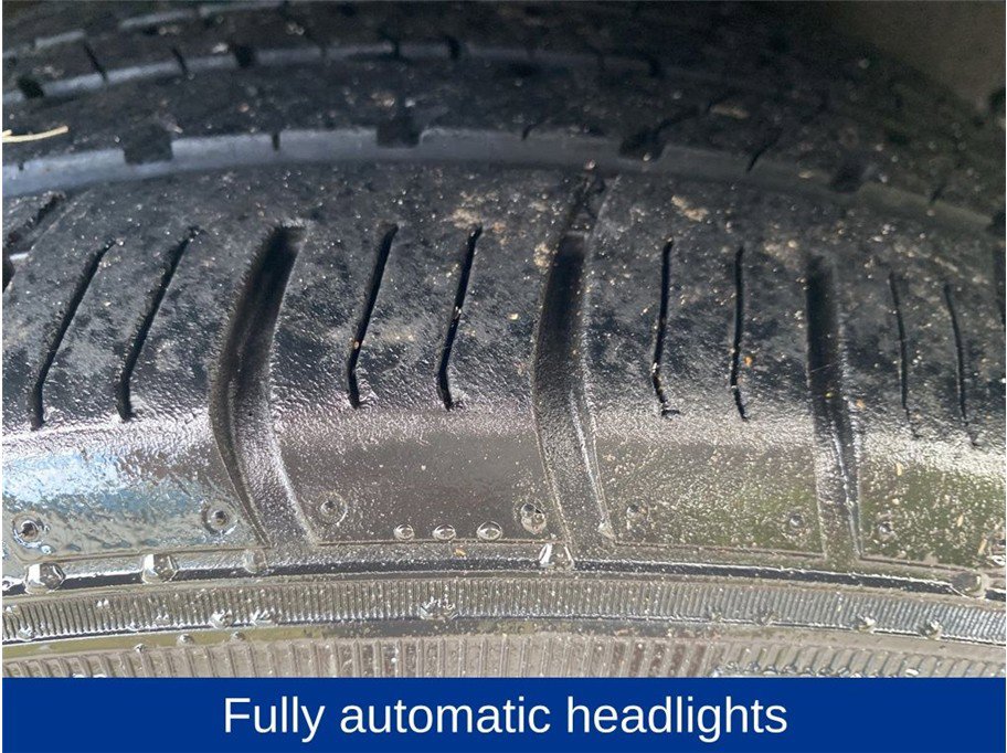 Used 2020 Toyota Corolla LE image 12