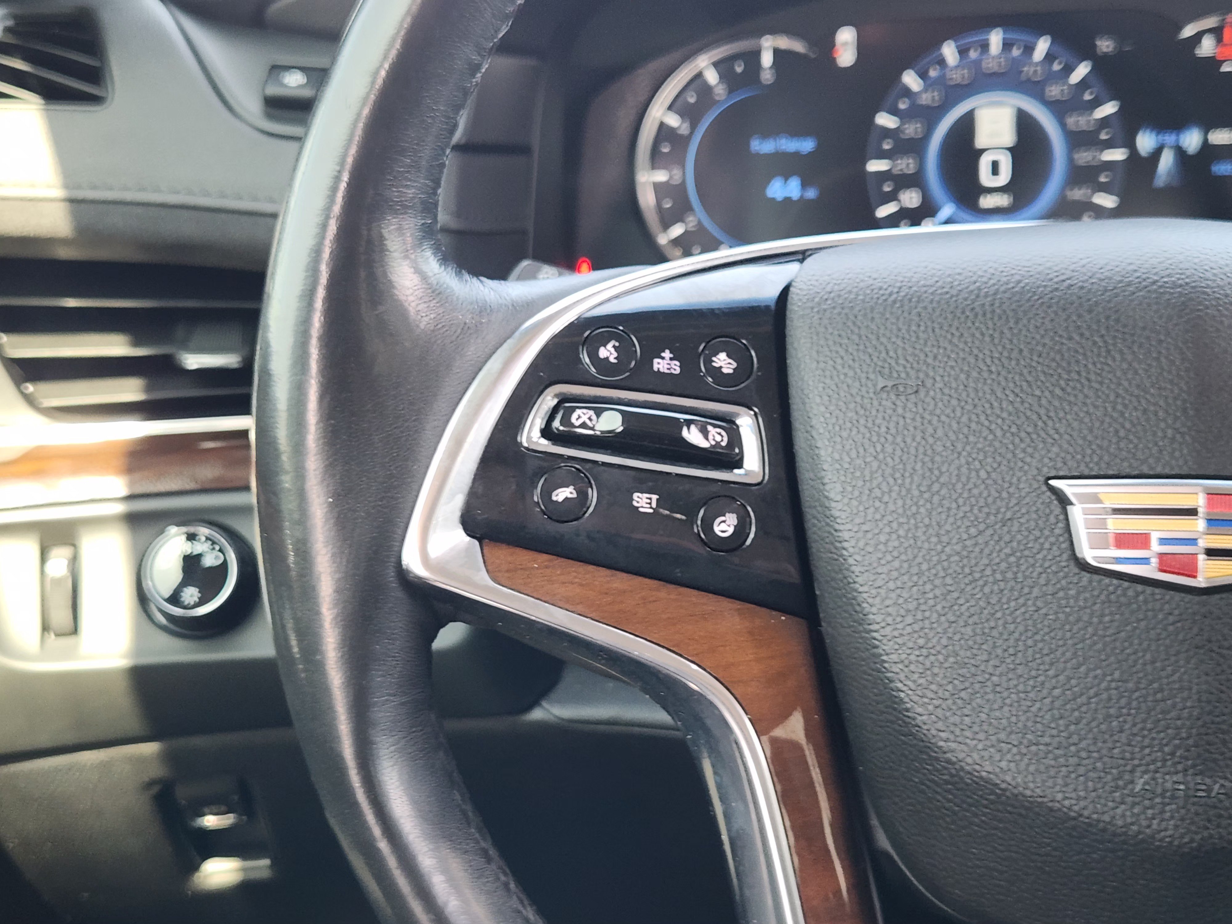 Used 2019 Cadillac Escalade Premium Luxury w/ Escalade Sport Edition RWD image 28