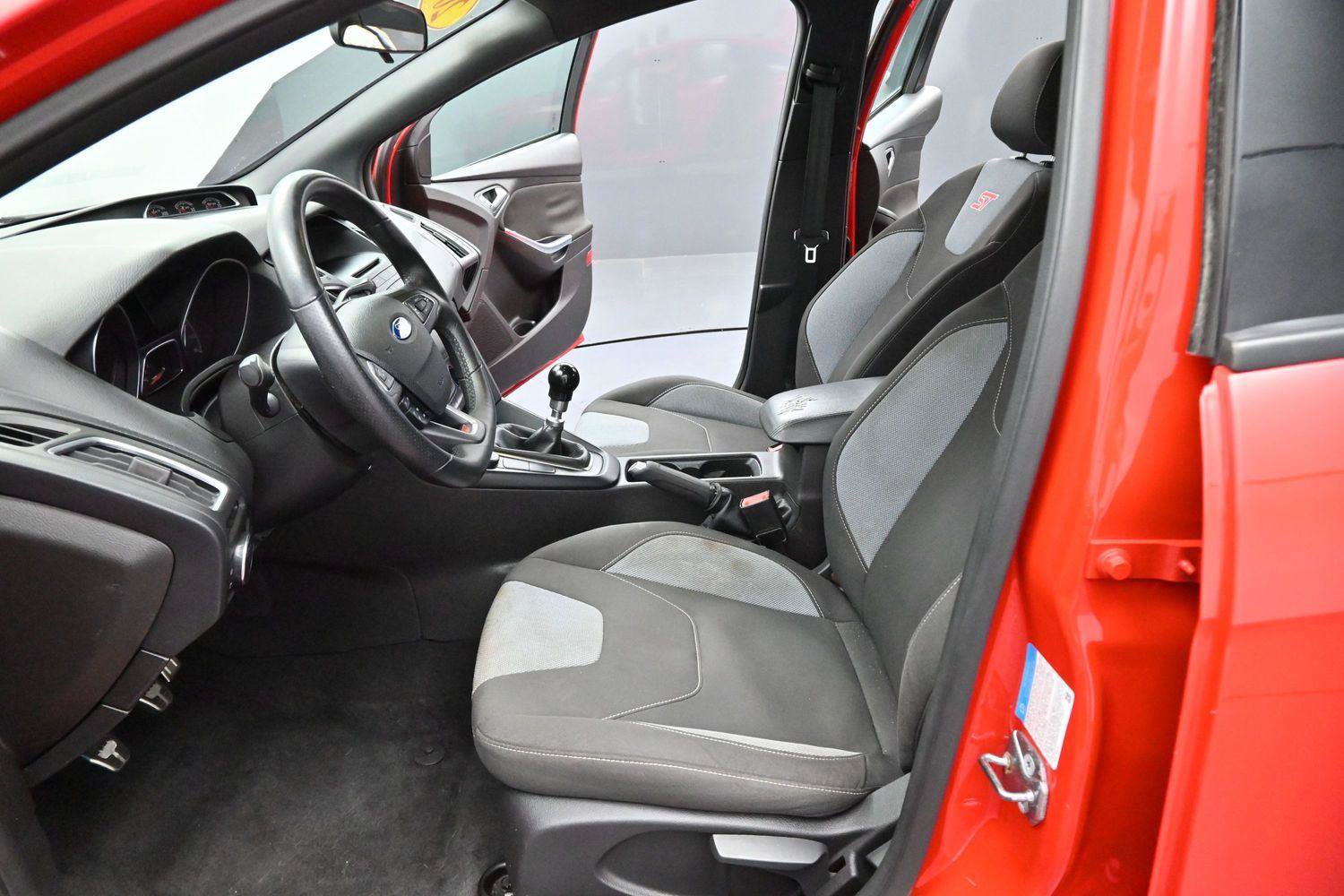 Used 2016 Ford Focus ST FWD image 13