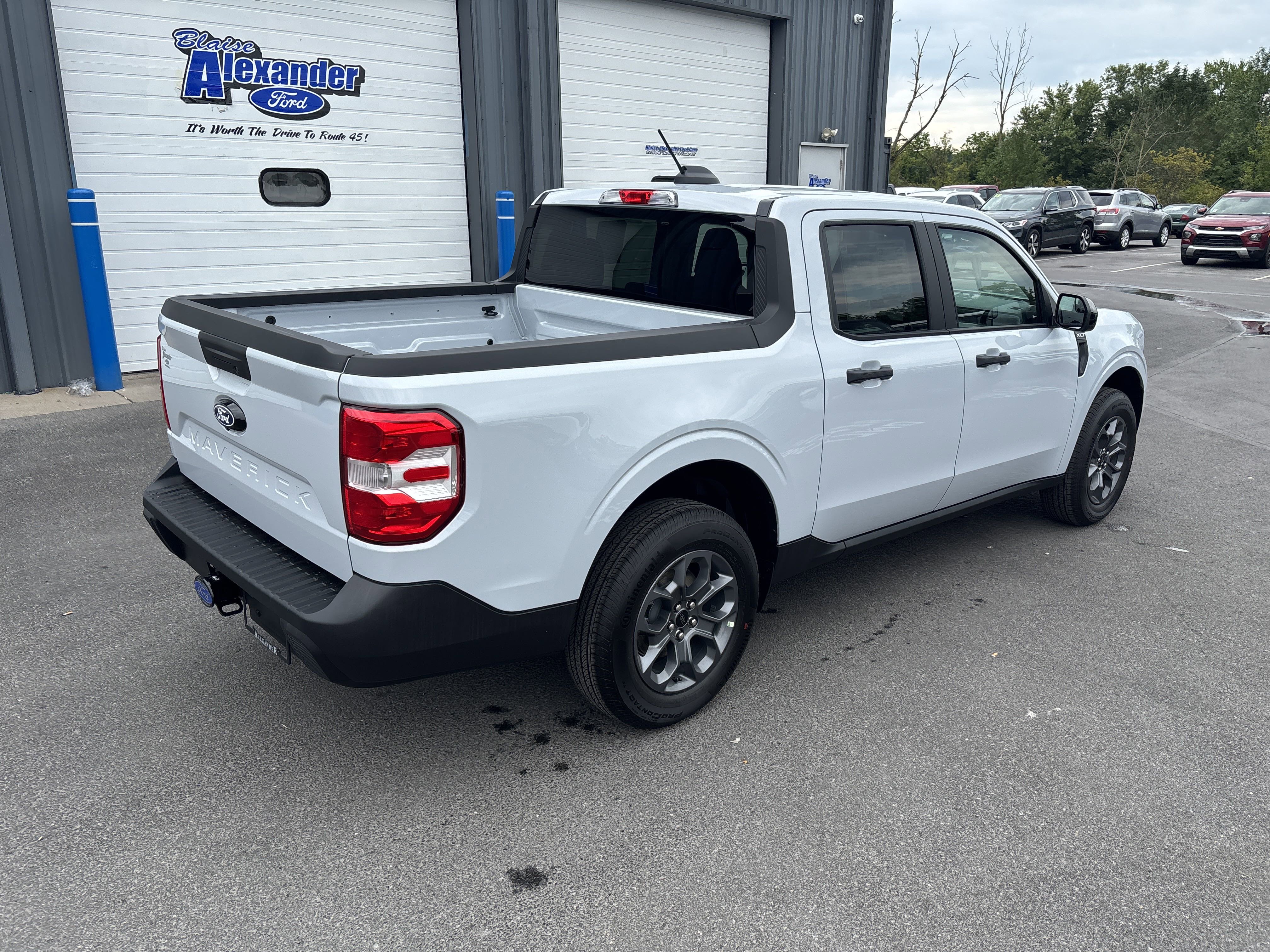 New 2025 Ford Maverick XLT w/ XLT Luxury Package image 3