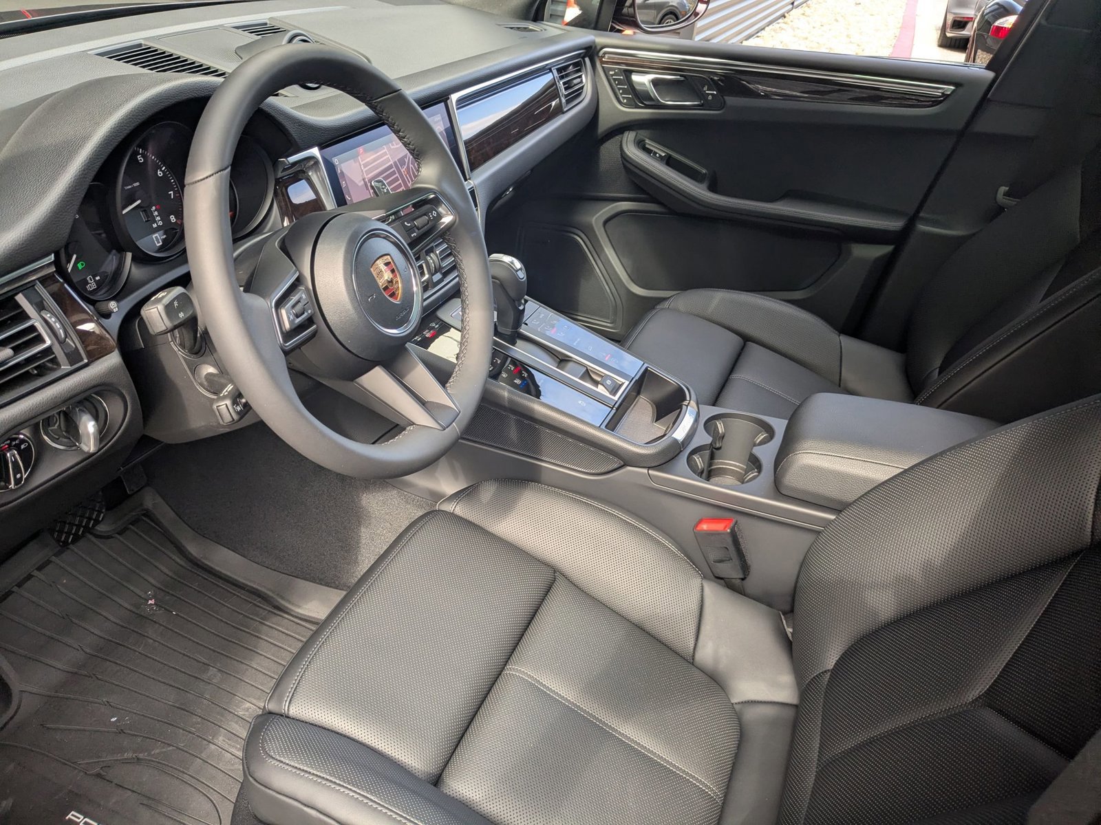 New 2026 Porsche Macan image 4