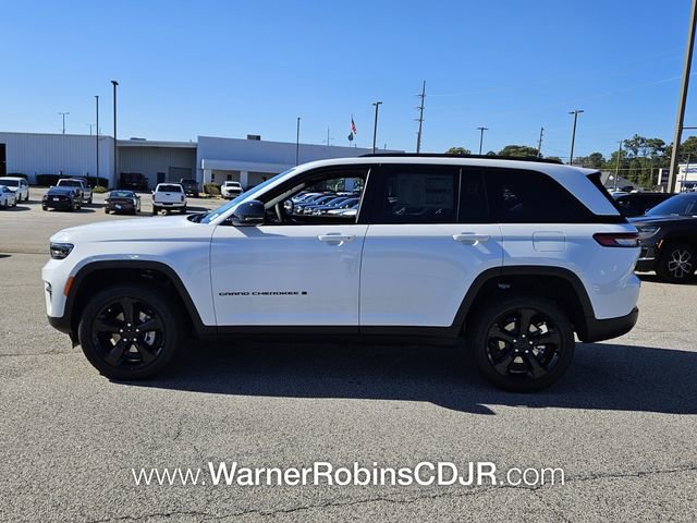 New 2025 Jeep Grand Cherokee Altitude image 4