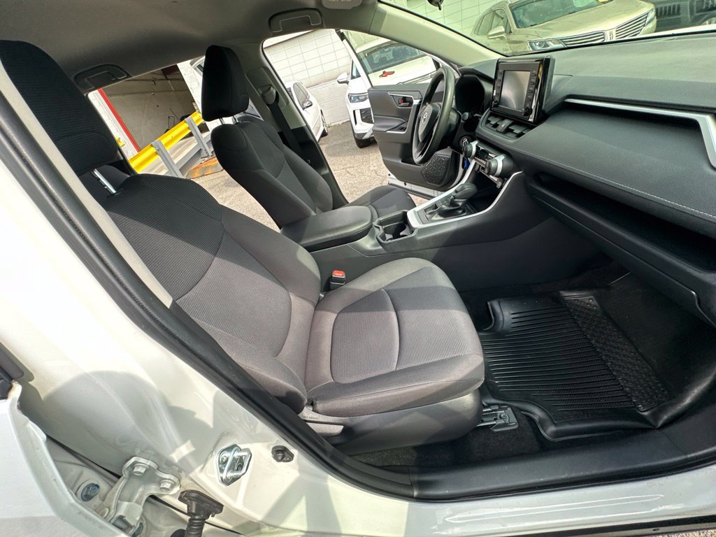 Used 2019 Toyota RAV4 LE w/ All Weather Liner Package AWD/4WD image 33