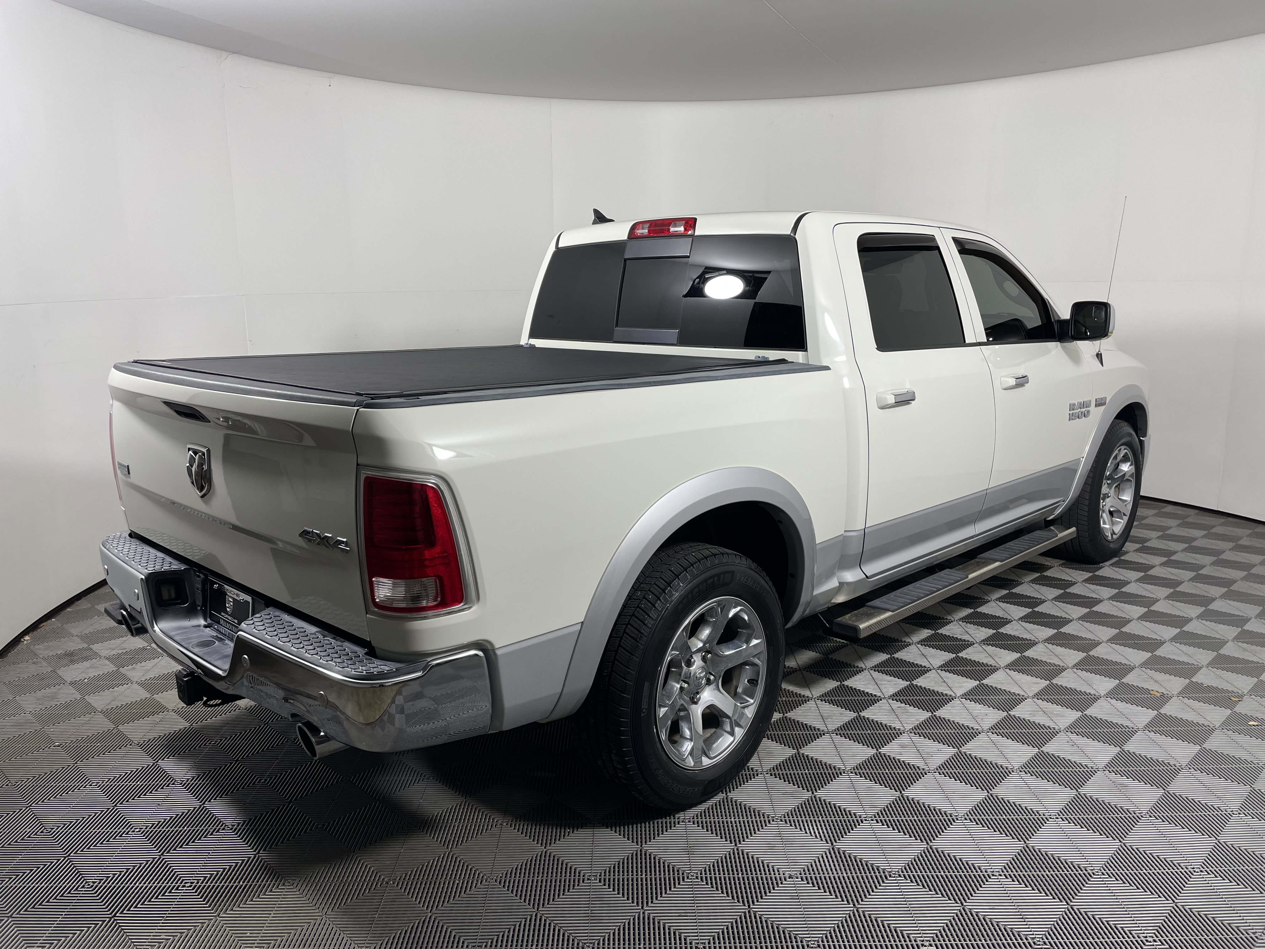Used 2018 RAM 1500 Laramie w/ Convenience Group AWD/4WD image 5