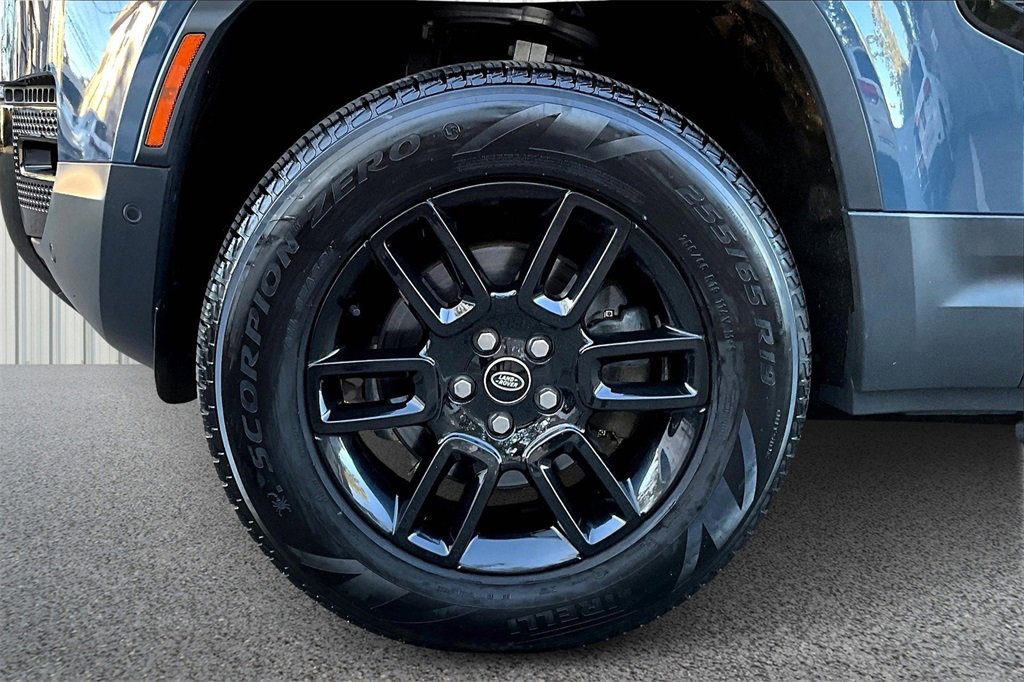 Used 2023 Land Rover Defender 110 S image 32