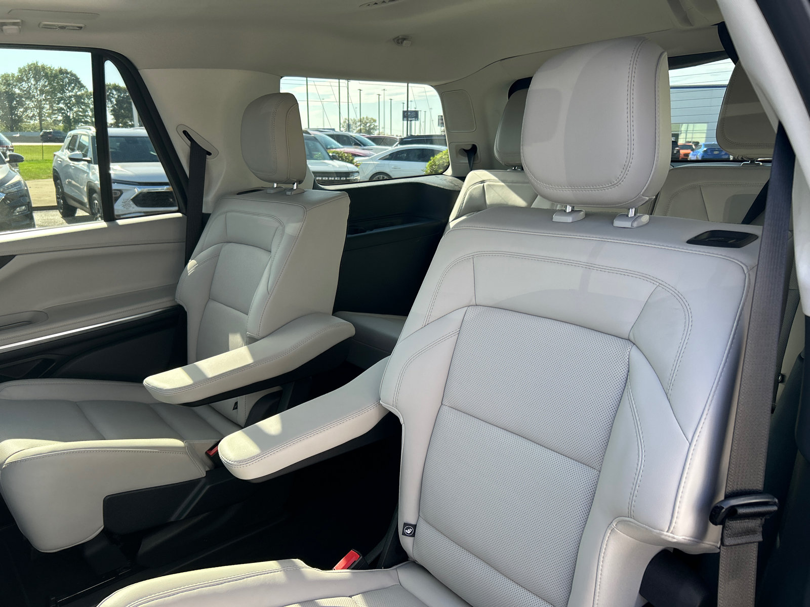 New 2026 Lincoln Navigator Reserve AWD/4WD image 32