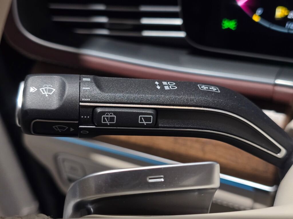 Used 2025 Mercedes-Benz Maybach GLS 600 4MATIC image 29