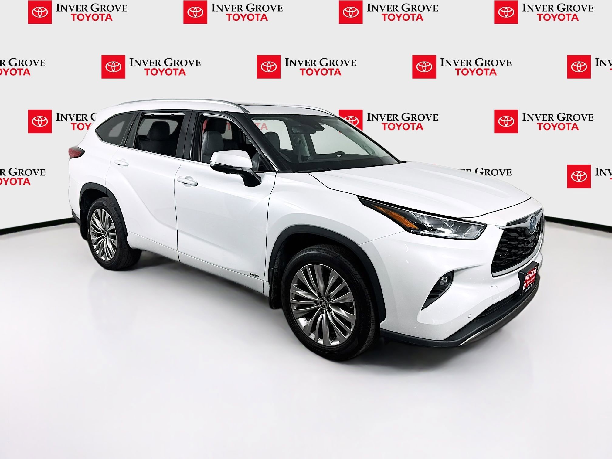 Used 2023 Toyota Highlander Platinum AWD/4WD image 3