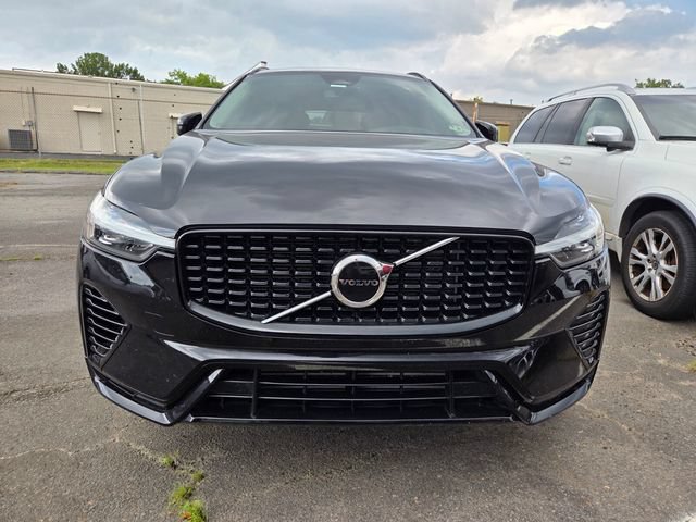 Used 2024 Volvo XC60 T8 Core AWD/4WD image 2