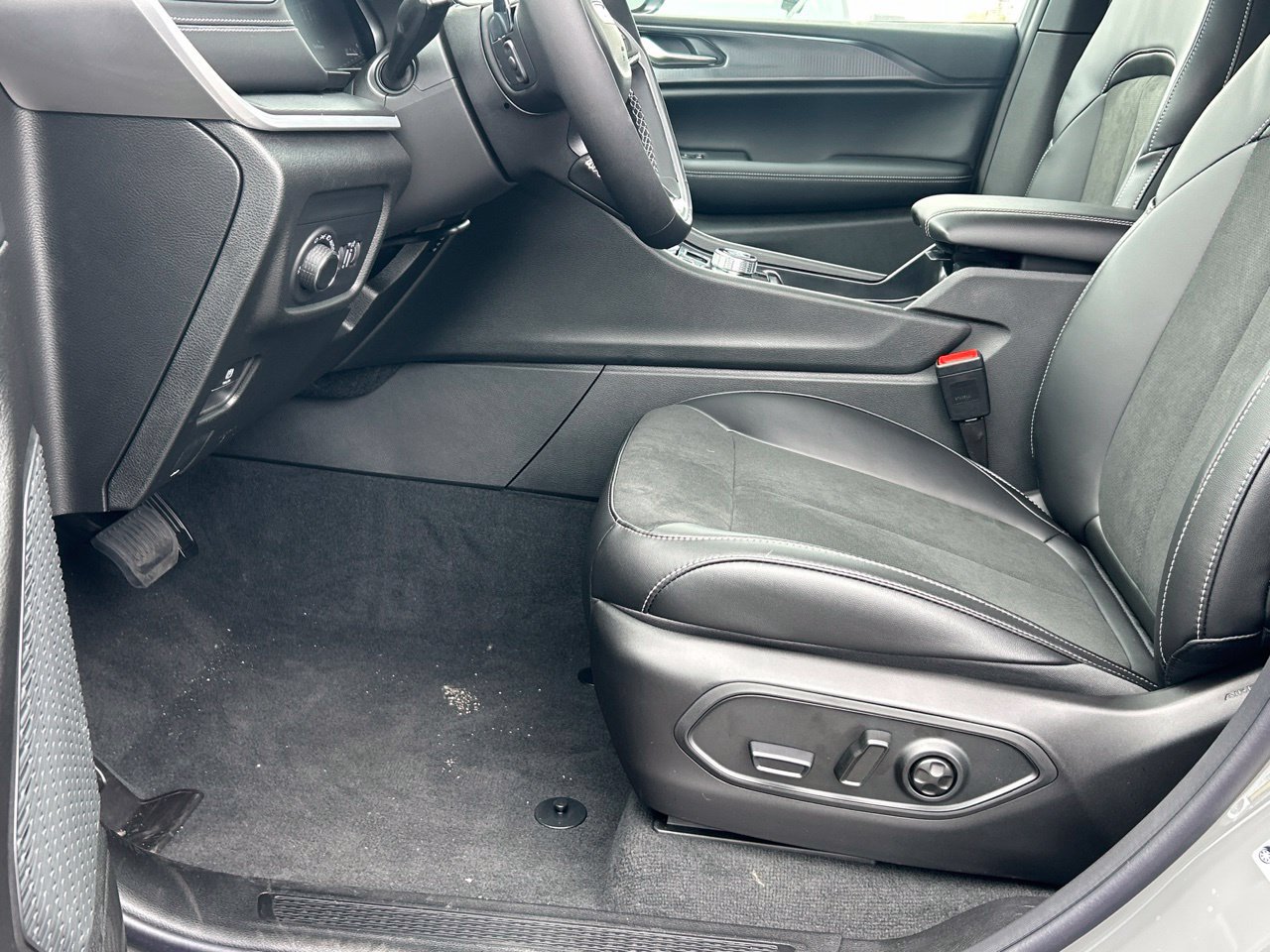 New 2027 Jeep Grand Cherokee Laredo X AWD/4WD image 10