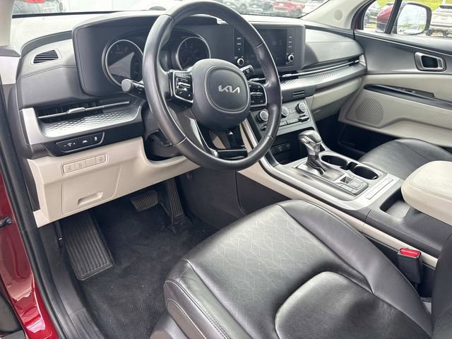Used 2024 Kia Carnival LX image 24